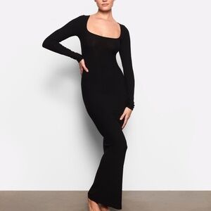 NWT Skims Long Sleeved, Maxi Dress with Deep Square Neckline Color Black Size 2x